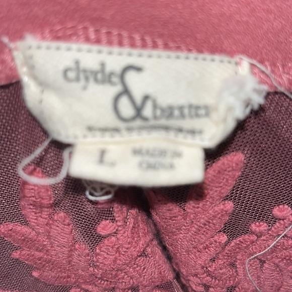 Clyde & Baxter pink top with Lace sleeves and back - Picture 4 of 4